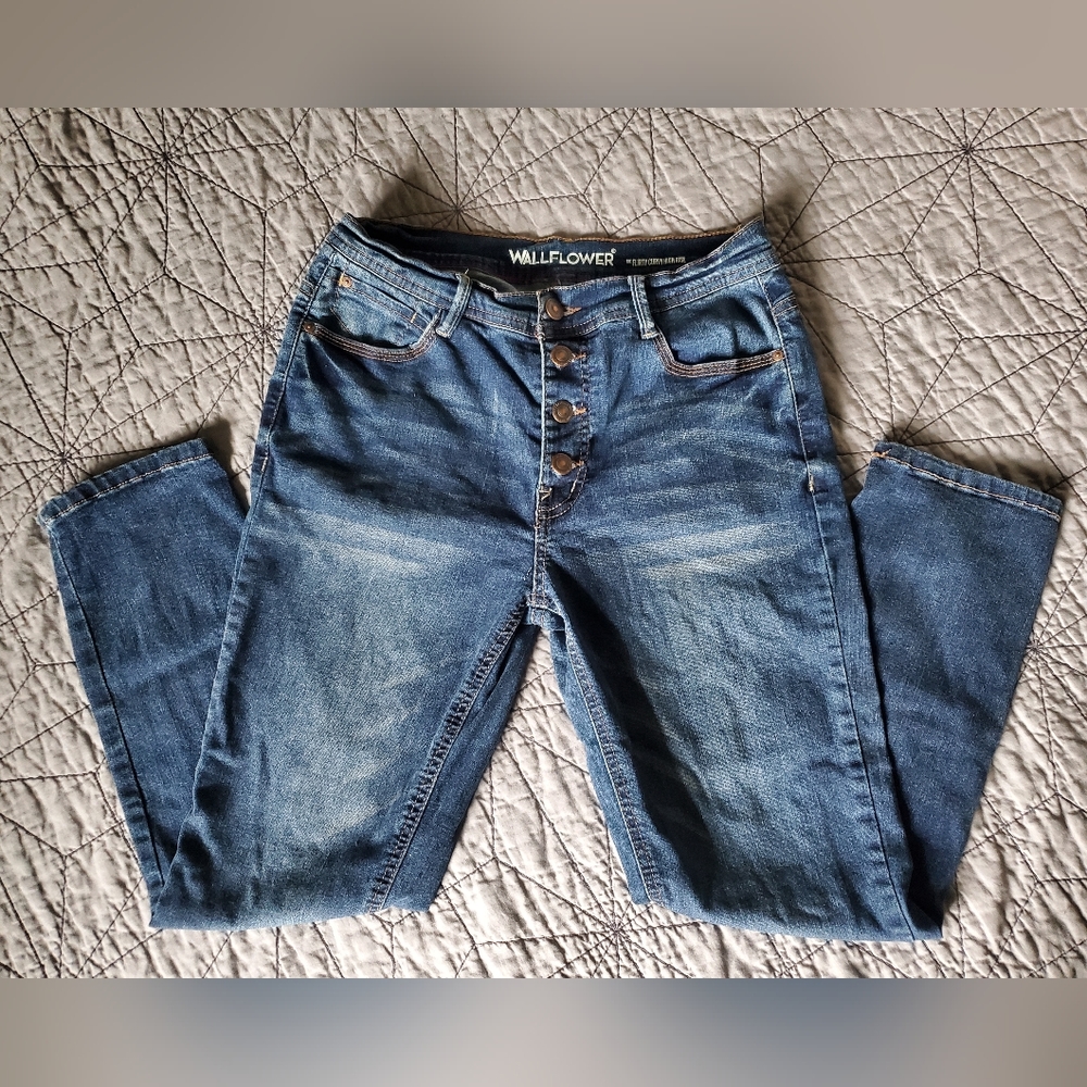 Wallflower Curvy High-Rise Capri's Size 7